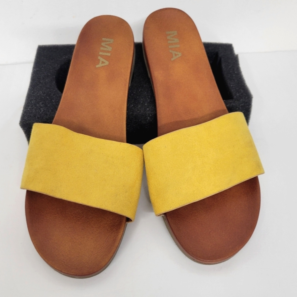 MIA  Slip-On Suede Sandals/ Slippers in Yellow sz 8.5